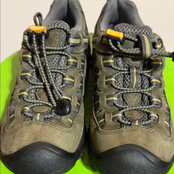 Keen Women's Athletic Shoes - Olive and Yellow‎ - Picture 3 of 4